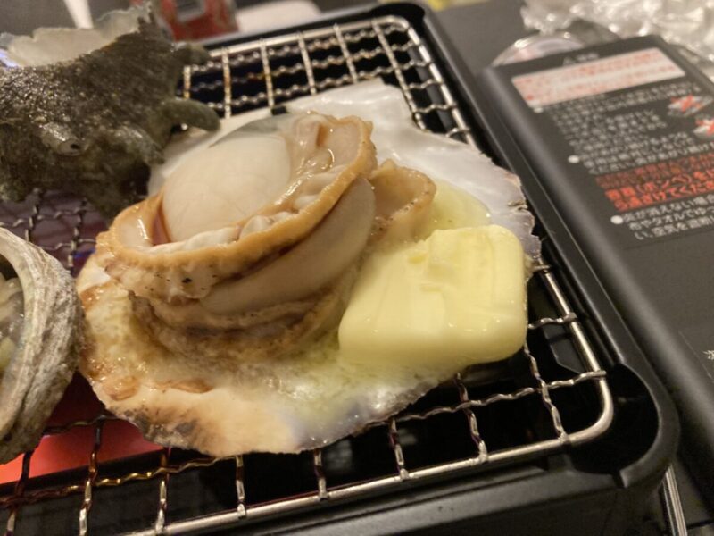 コストコの天然殻付ホタテ貝を炙り焼きに！バター醤油で実食レビュー！