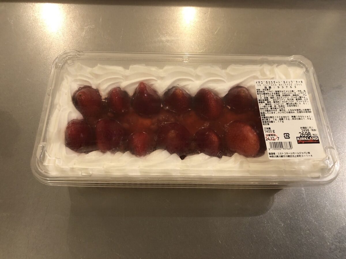 コストコのストロベリーカスタードクリームケーキ
