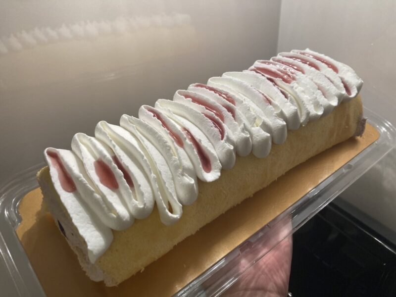 【実食レビュー】コストコのチェリーロールケーキ