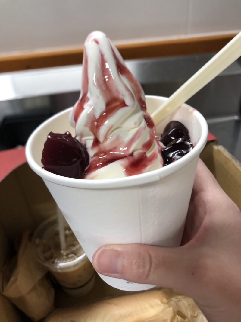 【2025年5月】帰ってきたコストコフードコートのダークチェリーサンデーを注文!