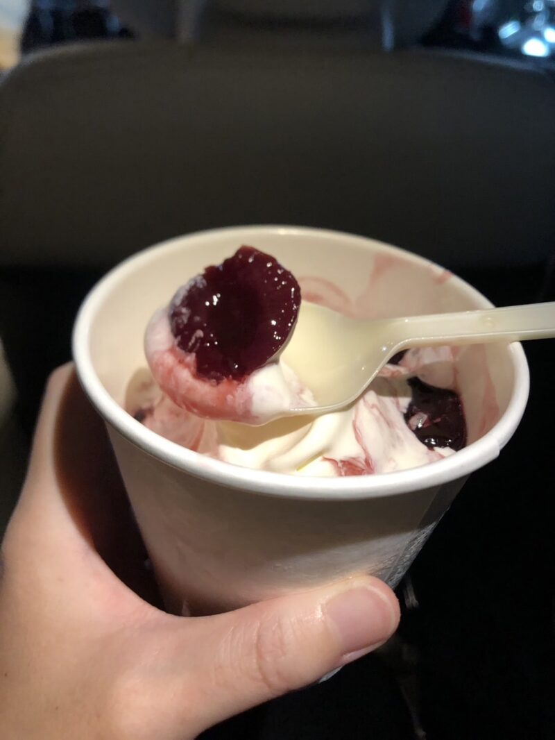 コストコフードコート新メニューのダークチェリーサンデーを実食!