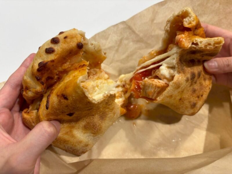 コストコフードコート新作メニューのチキンカルツォーネを実食レビュー!