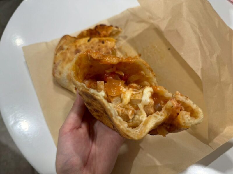 コストコフードコート新作メニューのチキンカルツォーネを実食レビュー!