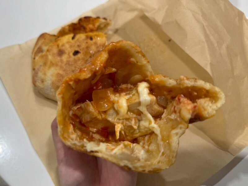 コストコフードコート新作メニューのチキンカルツォーネを実食レビュー!
