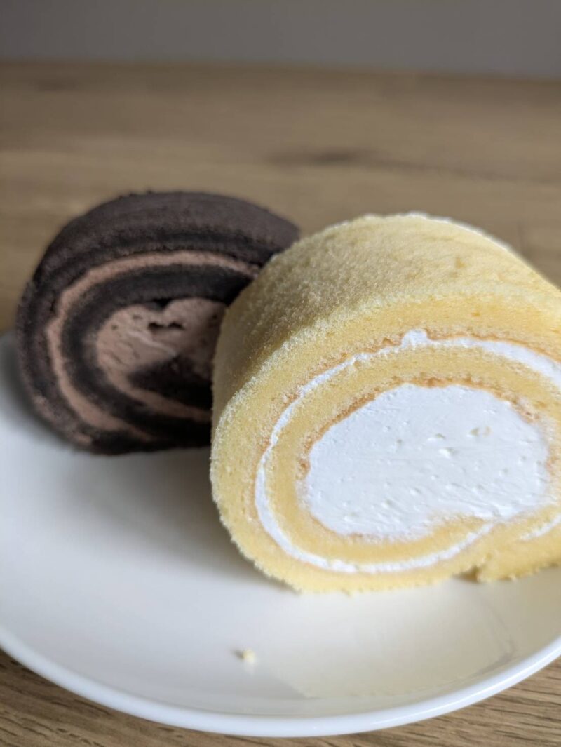 コストコ2025年版の米粉のスイスロールを実食!