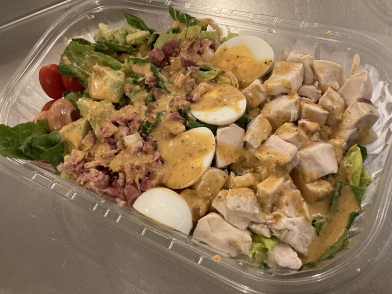 【実食レビュー】コストコ新作サラダのコブサラダ
