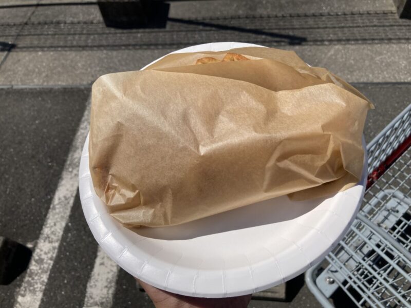【コストコ】フードコートの新作メニュー「イタリアンソーセージカルッツォーネ」実食レビュー