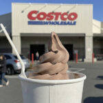 【実食】コストコ限定フードコートのチョコレートソフトクリームが濃厚で話題に！