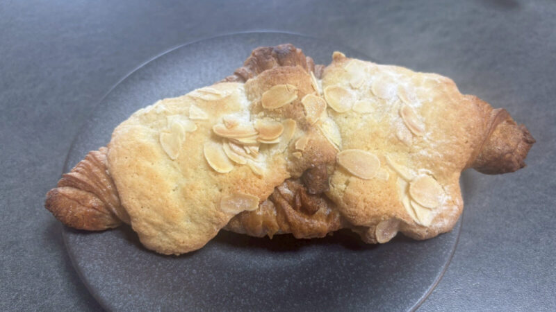 【実食レビュー】コストコ新商品のアーモンドクロワッサン