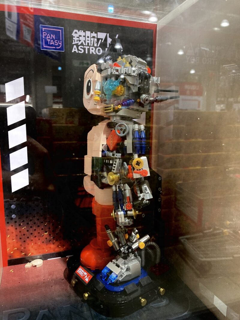 カッコよすぎ？コストコに鉄腕アトムのメカニカルフィギュアが新登場！