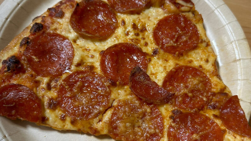 コストコフードコートで購入したぺパロニピザ（スライス）を注文して実食！