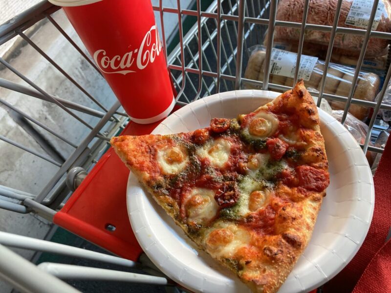 コストコのフードコートでスライスマルゲリータピザを購入！