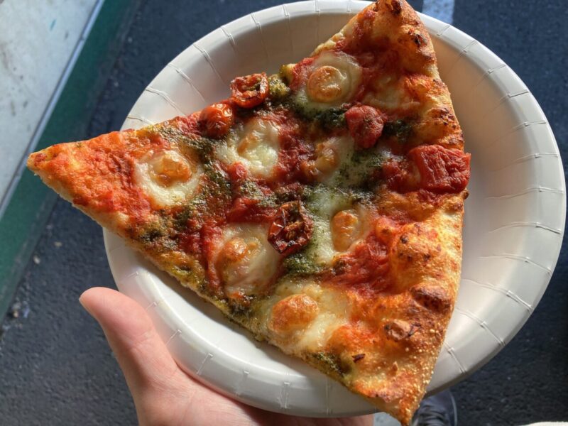 コストコのフードコートでスライスマルゲリータピザを購入！