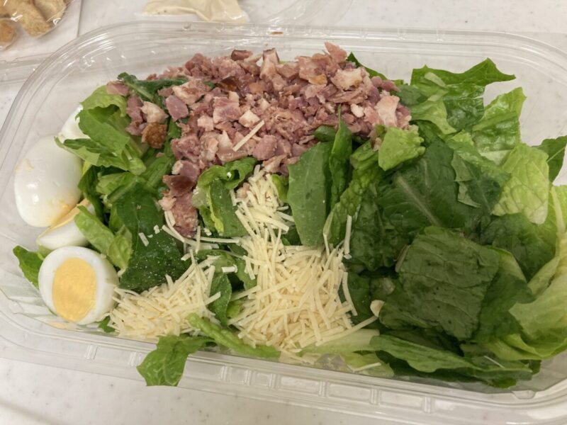 コストコ新商品のベーコンシーザーサラダを開封レビュー！