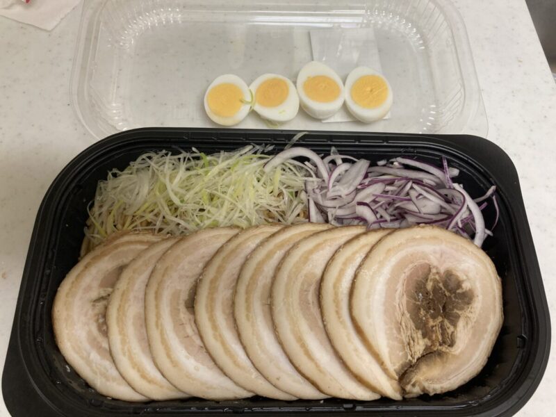 コストコで購入した新商品の「チャーシュー油そば」を開封！