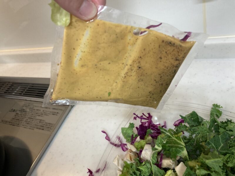 【開封レビュー】コストコ新商品のプロテインサラダ