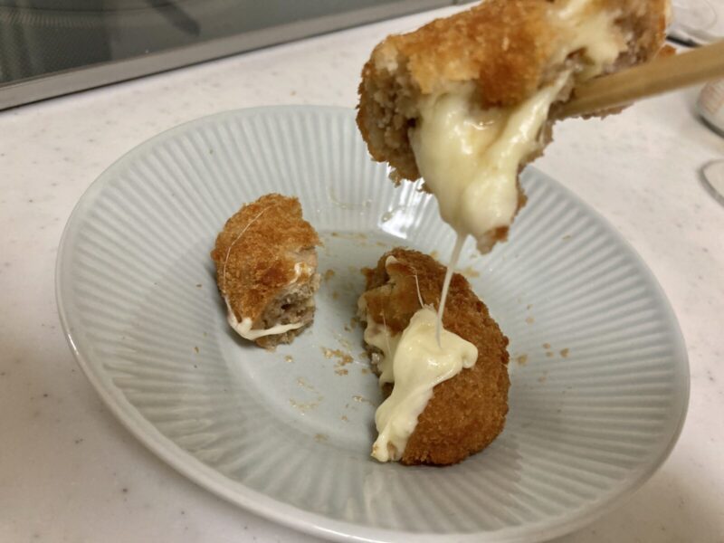 【実食レビュー】コストコ新商品のガスト チーズINメンチカツ