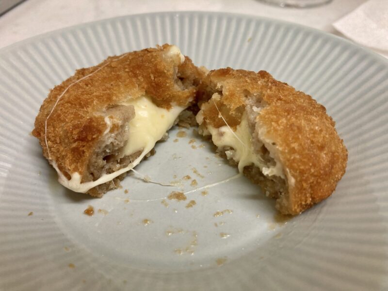 【実食レビュー】コストコ新商品のガスト チーズINメンチカツ