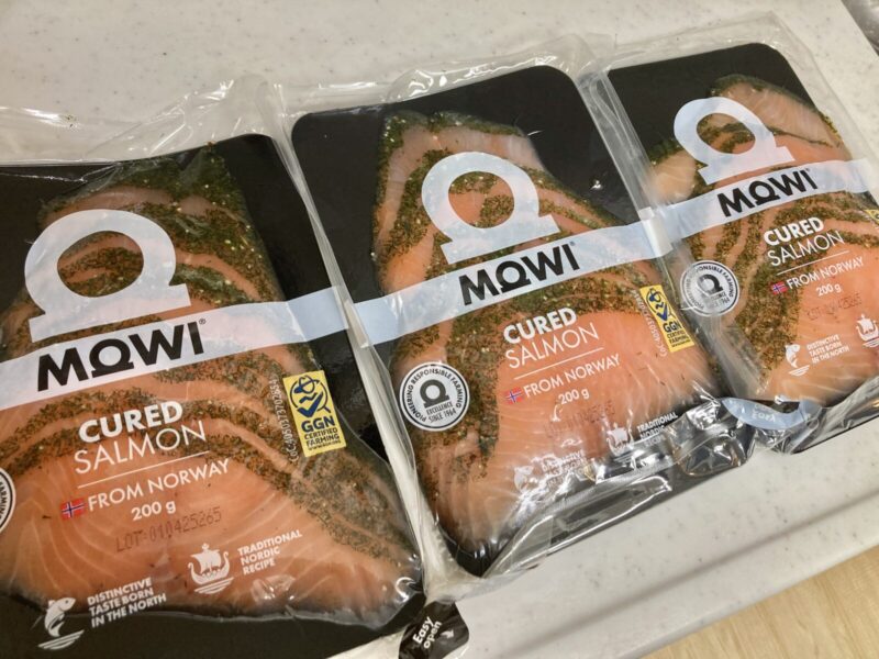 【コストコ】注目の新商品キュアードサーモンを実食レビュー！白ワインと相性抜群