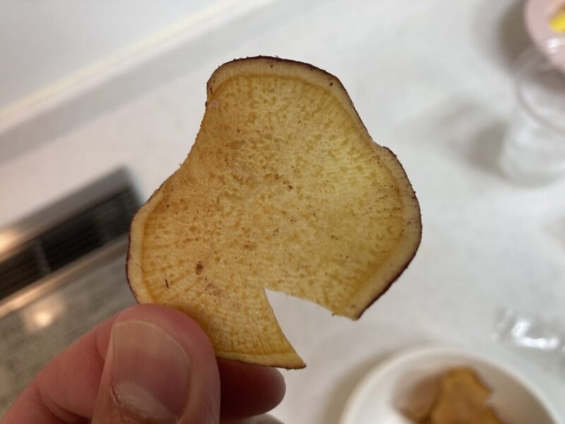 【実食レビュー】コストコ期間限定イベント新商品のSAZANKA熟成さつまいも芋チップス