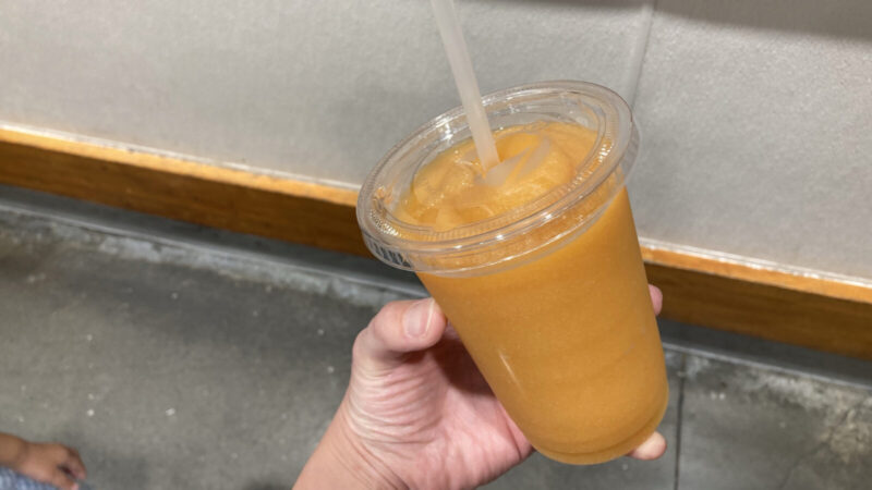 【2026年5月】コストコフードコート新作メニューのカンタロープメロンスムージーを実際に購入して飲んでみた！