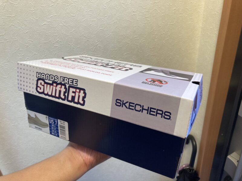 【コストコ新商品】スケッチャーズ SWIFT FITレディースシューズをレビュー!手を使わず履ける快適スリッポン