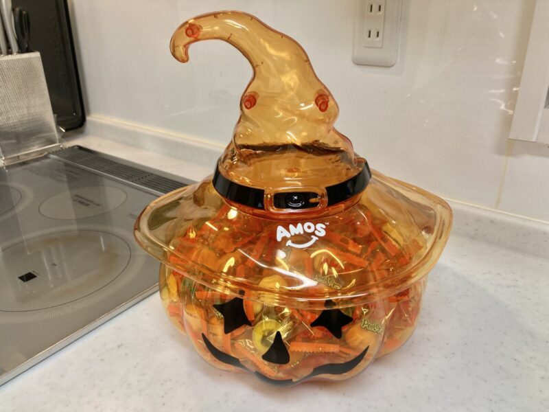 コストコ新商品のAMOSハロウィーンバケット1kg（2026年版）を実食レビュー！