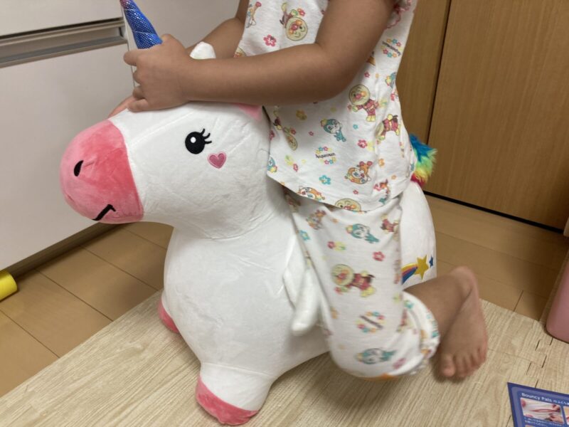コストコ新商品の子供用おもちゃのホッピングアニマルユニコーン・ライオンをレビュー！