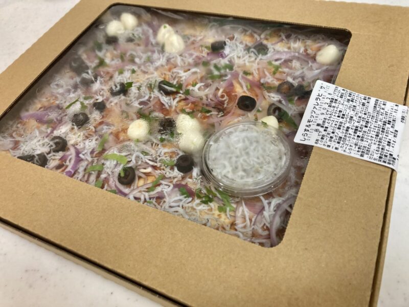 今月コストコ注目の新商品しらす＆モッツァレラピザを本音レビュー！