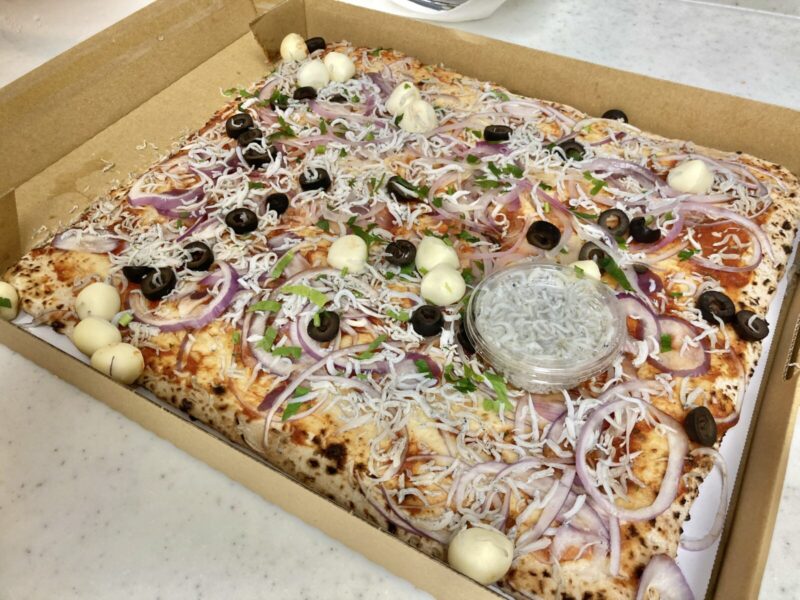 コストコ新商品のしらす&モッツァレラピザを実食レビュー!