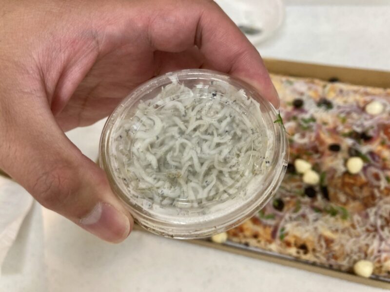 コストコ新商品のしらす&モッツァレラピザを実食レビュー!