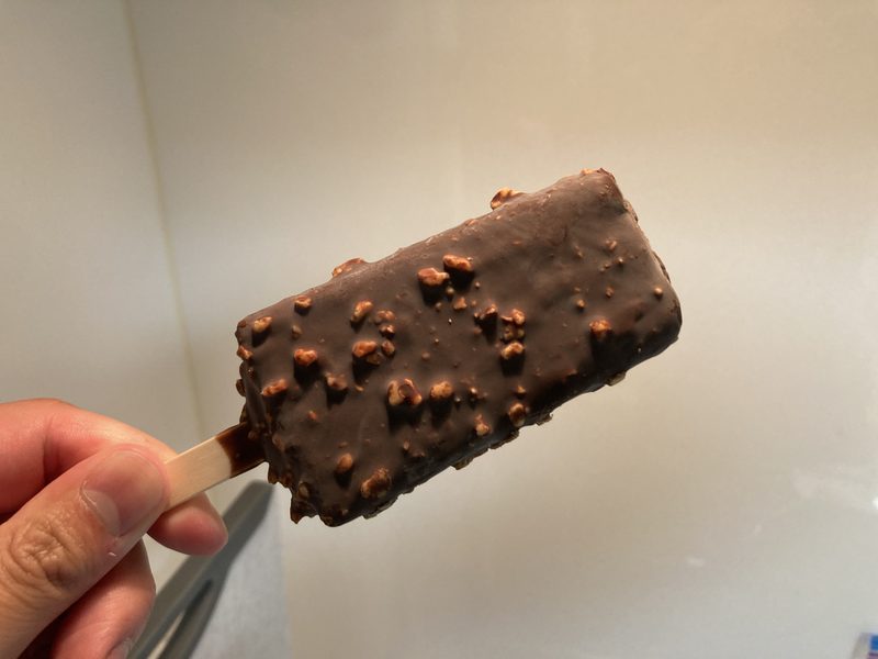 コストコ新商品のハワイアンホーストマカダミアナッツチョコレートアイスを実食レビュー！