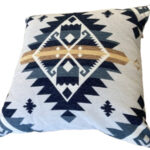 コストコ新商品「PENDLETONシェニールクッション50cm×50cm」をレビュー！置くだけでおしゃれな存在感
