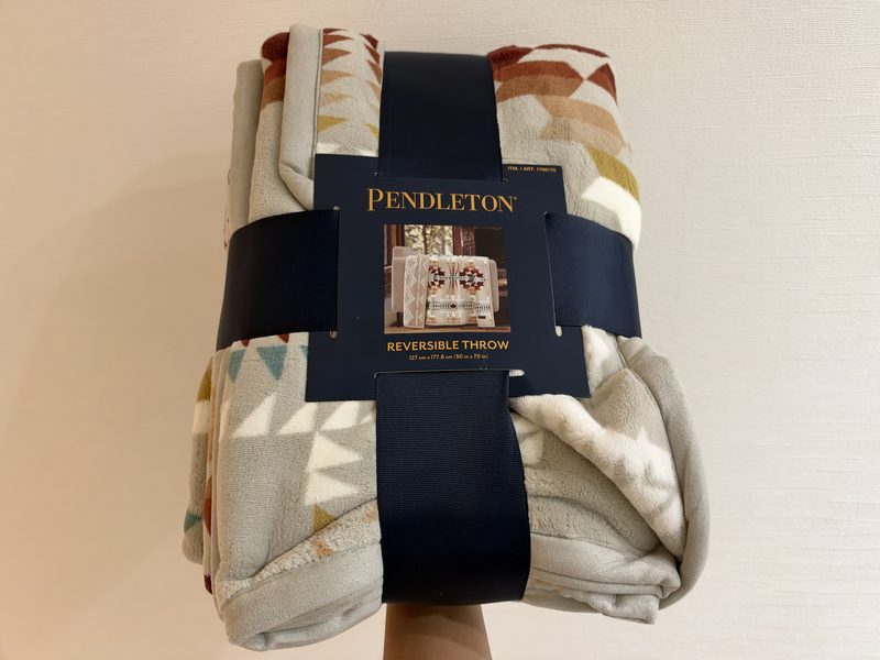 コストコ新商品「PENDLETONリバーシブルブランケット」を実際に使ってレビュー!