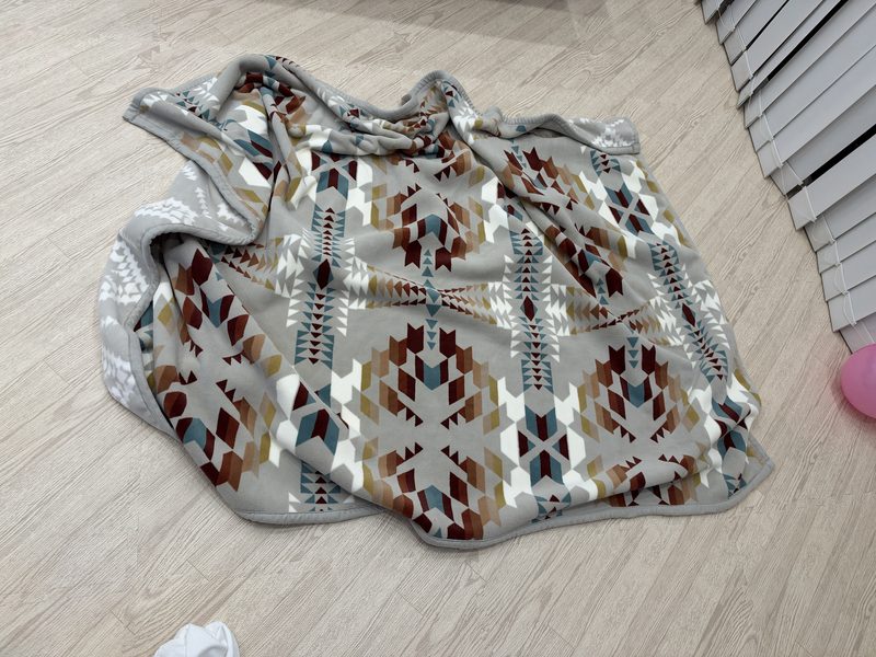コストコ新商品「PENDLETONリバーシブルブランケット」を実際に使ってレビュー!