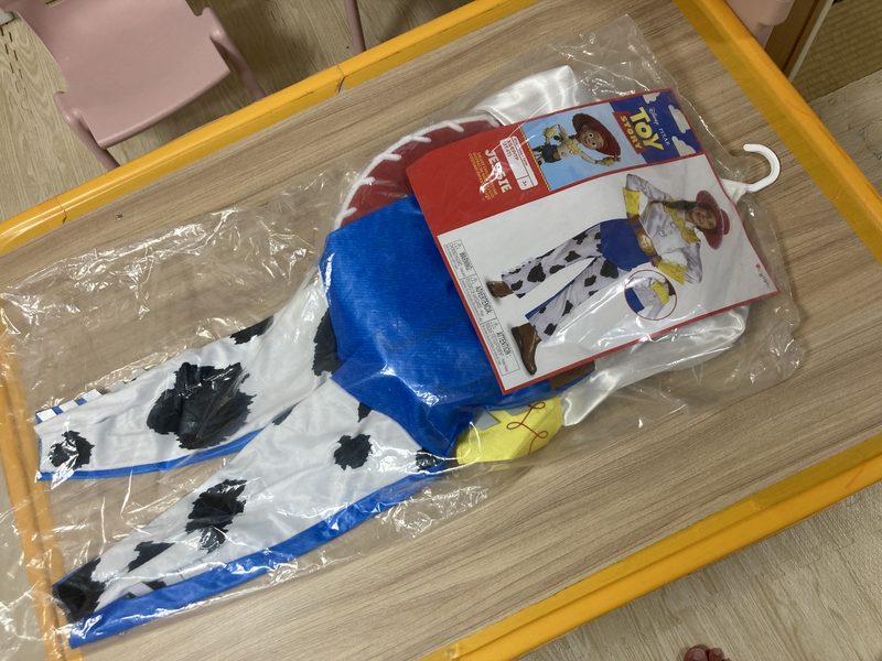 コストコ新商品のジェシーのコスチュームを開封!