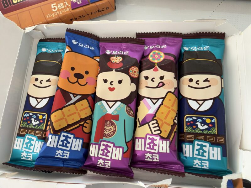 コストコ新商品「ビチョビ」がすごい!分厚い板チョコを挟んだ韓国お菓子が登場