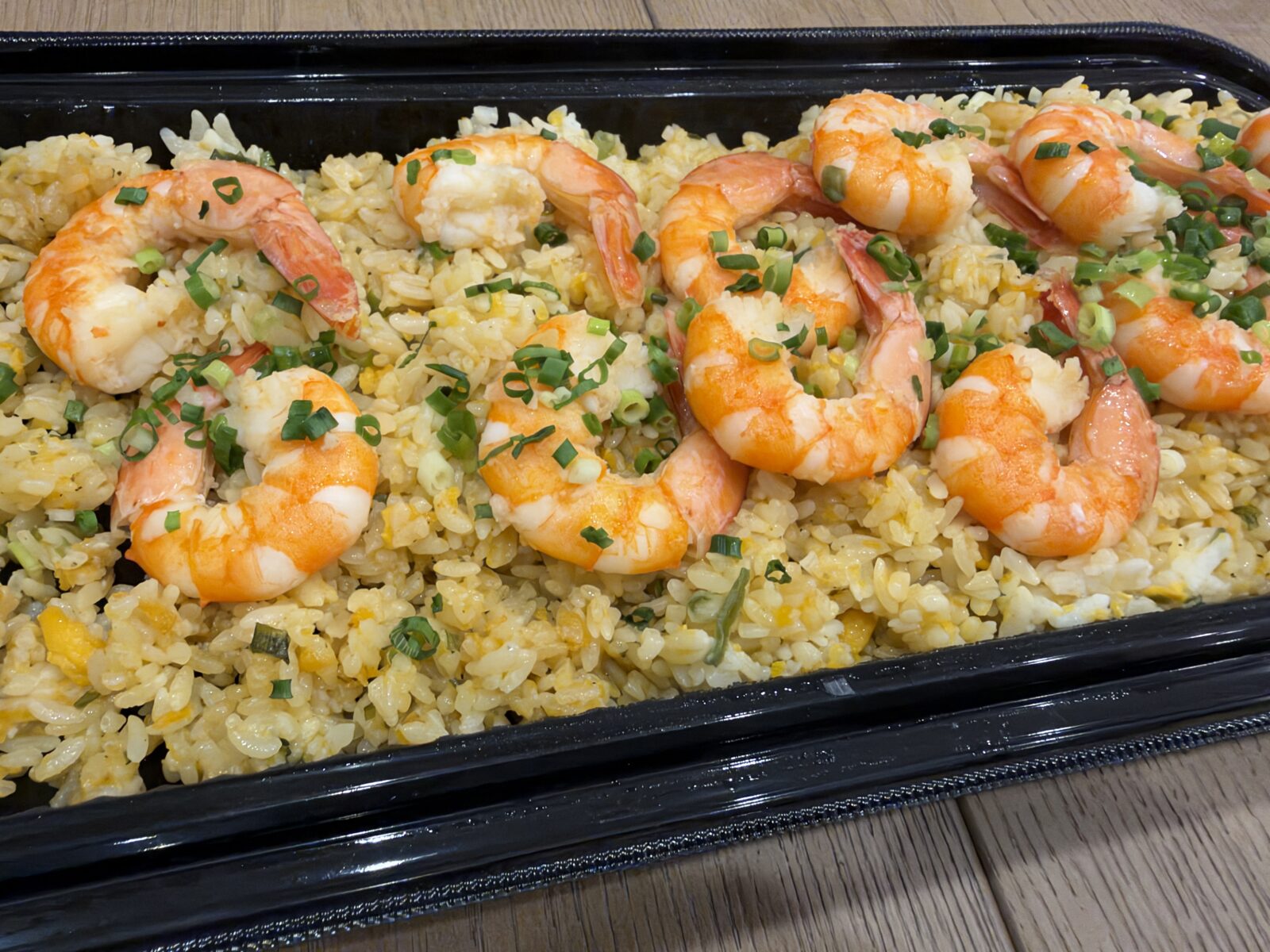 今月の注目コストコ新商品「にんにくエビ炒飯」を詳しく実食レビュー！