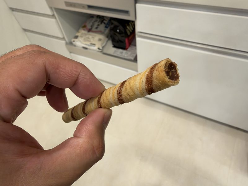 コストコ新商品のスヌーピー&ウッドストック クッキージャー チョコレートヘーゼルナッツクリームを実食レビュー