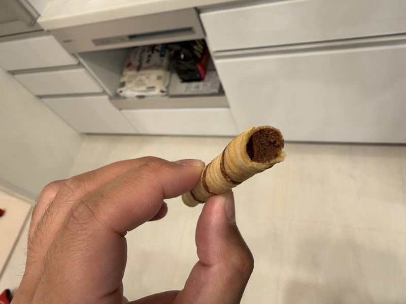 コストコ新商品のスヌーピー&ウッドストック クッキージャー チョコレートヘーゼルナッツクリームを実食レビュー