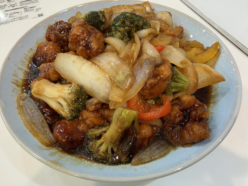コストコ新商品「鶏の甘酢あんかけ」を実食!1kg超えの大ボリュームでこれはご飯が進む