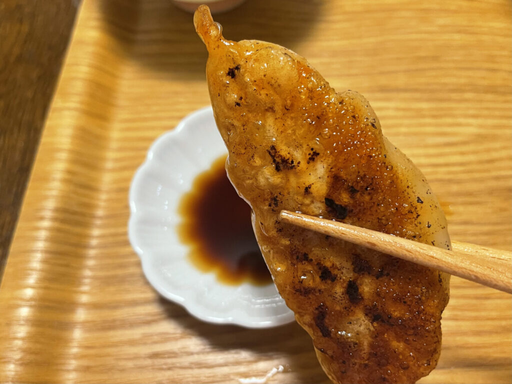 【2】bibigo 王マンドゥ肉＆キムチ｜もちパリ食感の大きな冷凍餃子