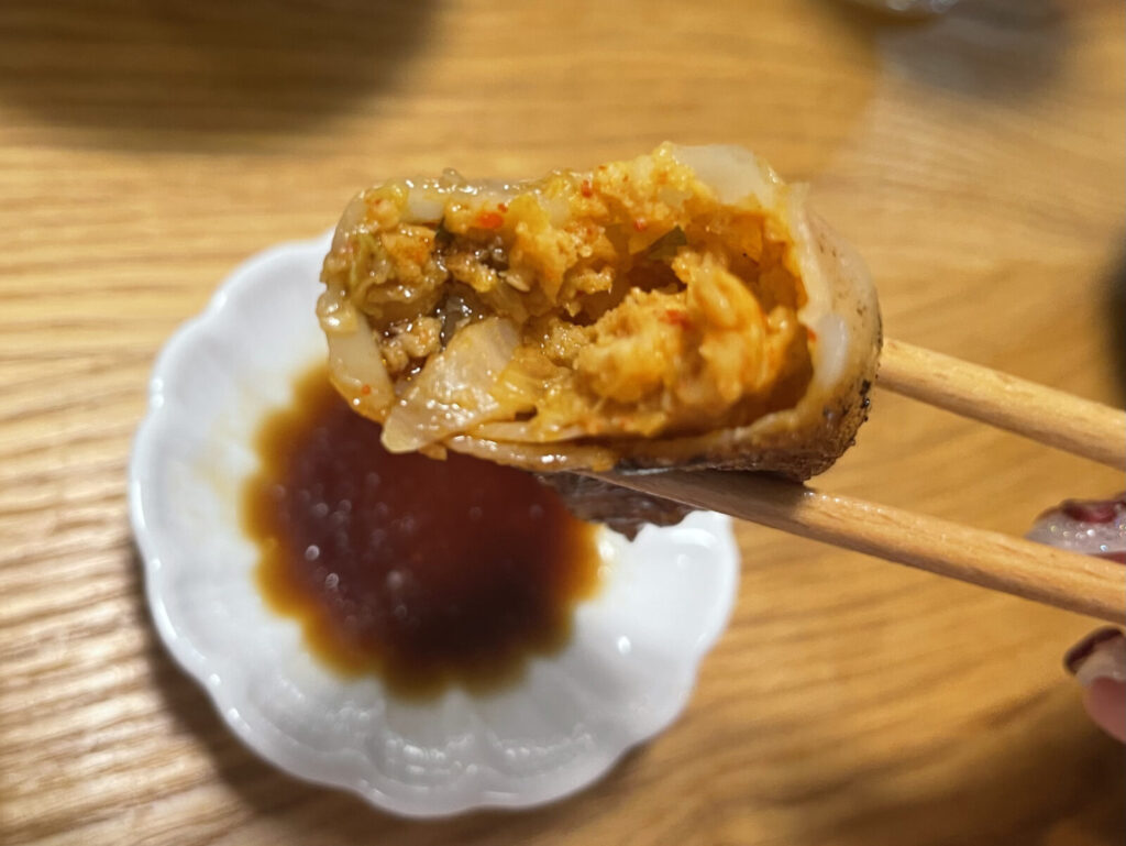 【2】bibigo 王マンドゥ肉＆キムチ｜もちパリ食感の大きな冷凍餃子
