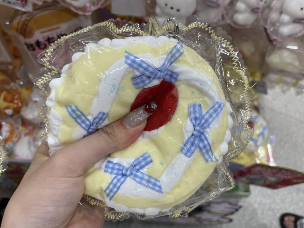 1. シリコンスクイーズ ホールケーキ｜リボン付きで見た目も華やか