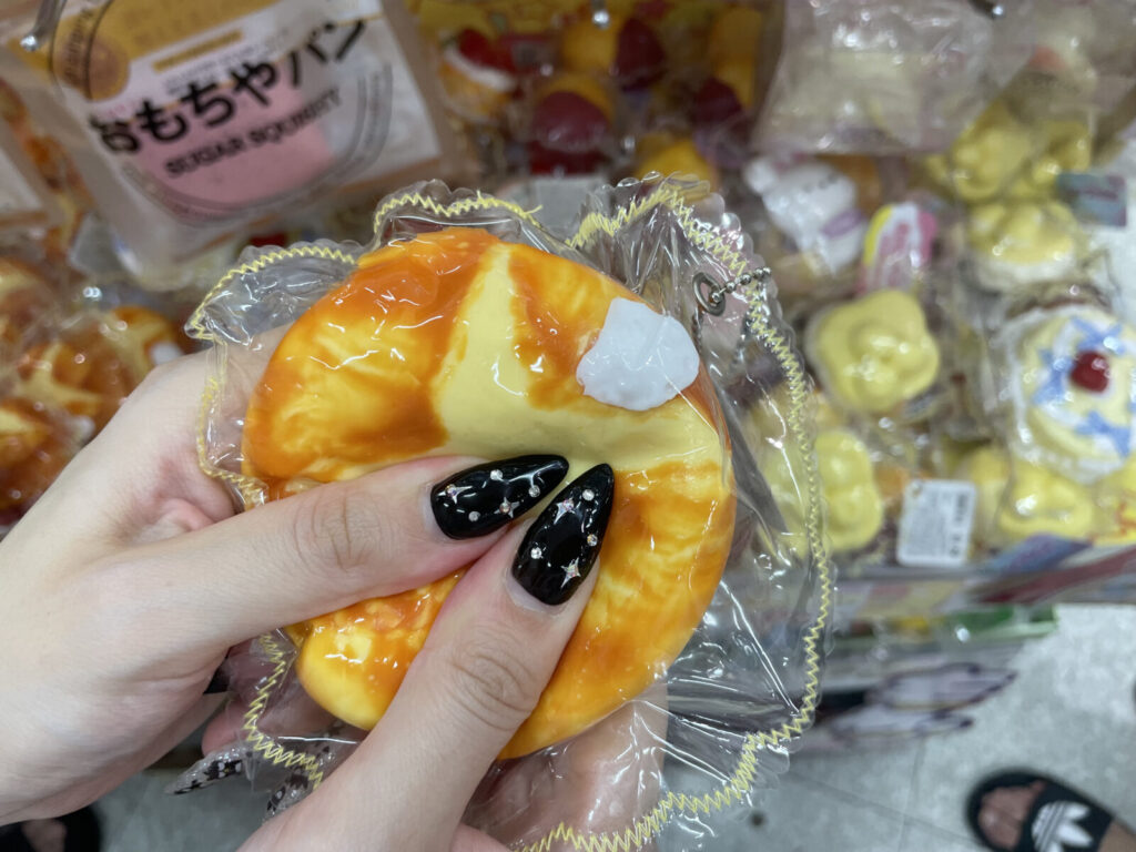 3. シリコンスクイーズ クリームパン｜焼き色の再現がリアル