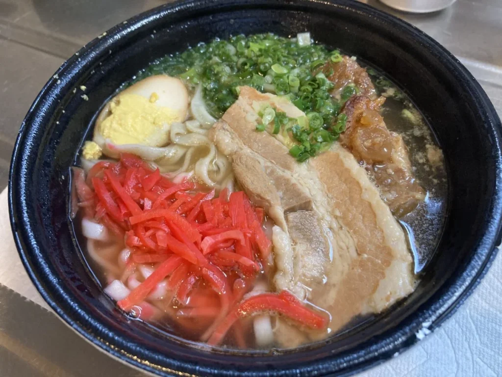 ロピアのソーキそばは味が濃く美味しい！ボリュームもあり大満足