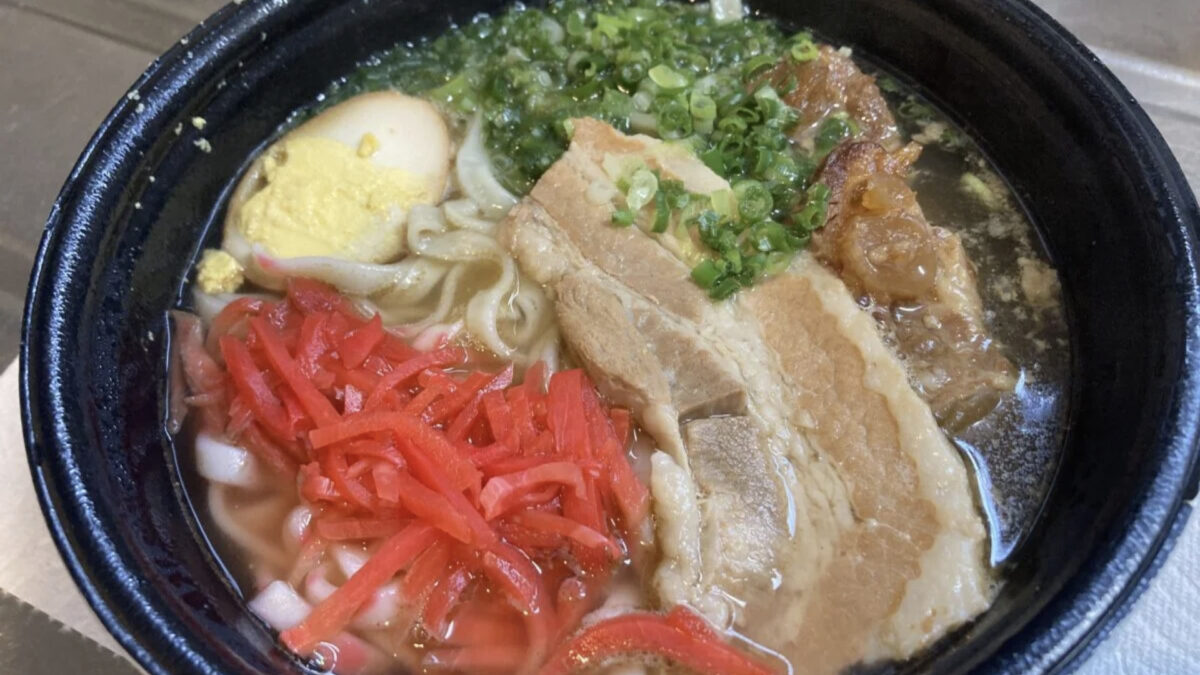 【実食レビュー】激安スーパー「ロピア」のソーキそばが旨すぎる！値段も安くコスパ最強