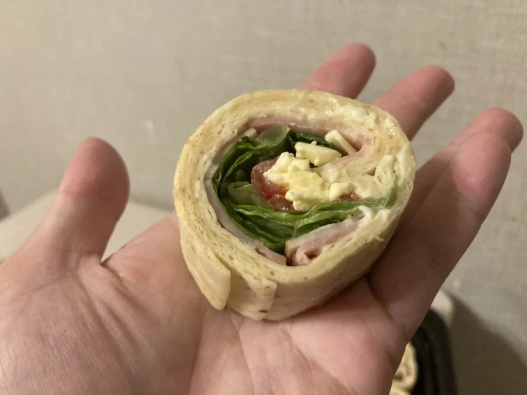 ロピアお惣菜・デリカコーナー人気のミルフィーユローラーを実食レビュー